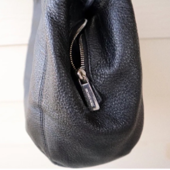 Michael Kors Authentic Fulton Large Leather Shoulder Bag - Picture 4 of 10